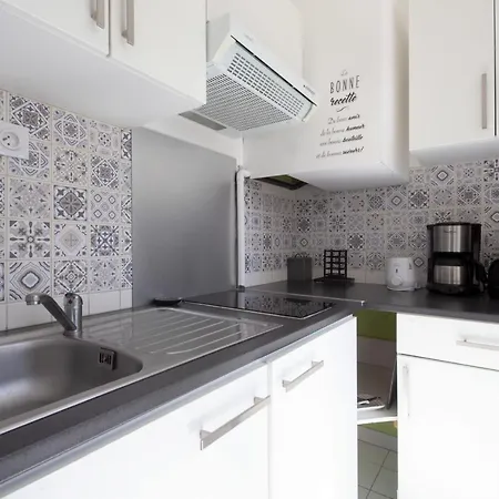 Charming 1br At The Heart Of 5 Min Walking To The Beach - Welkeys Апартаменты *